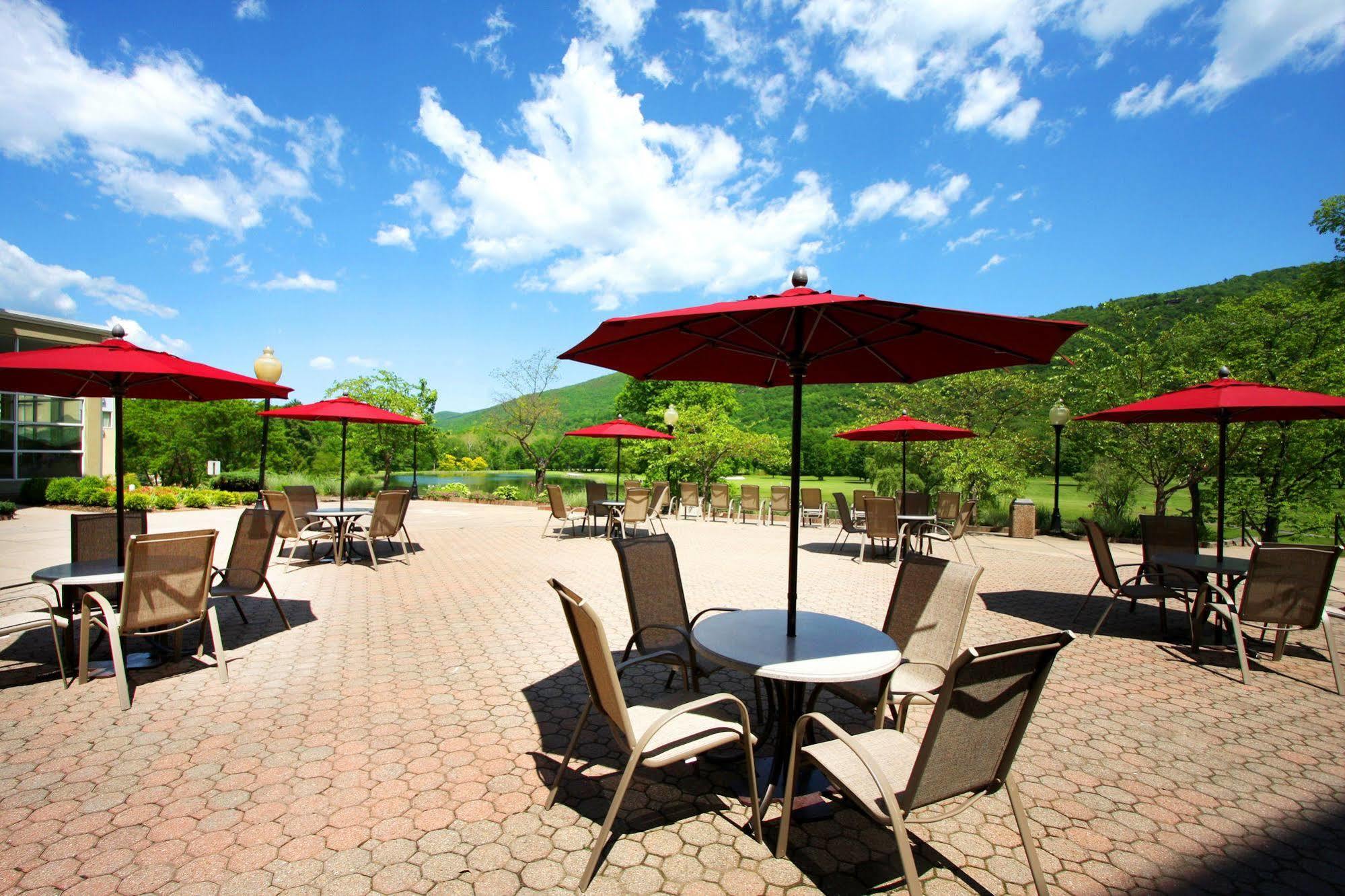 Hotel Honors Haven Retreat & Conference Ellenville Exterior foto